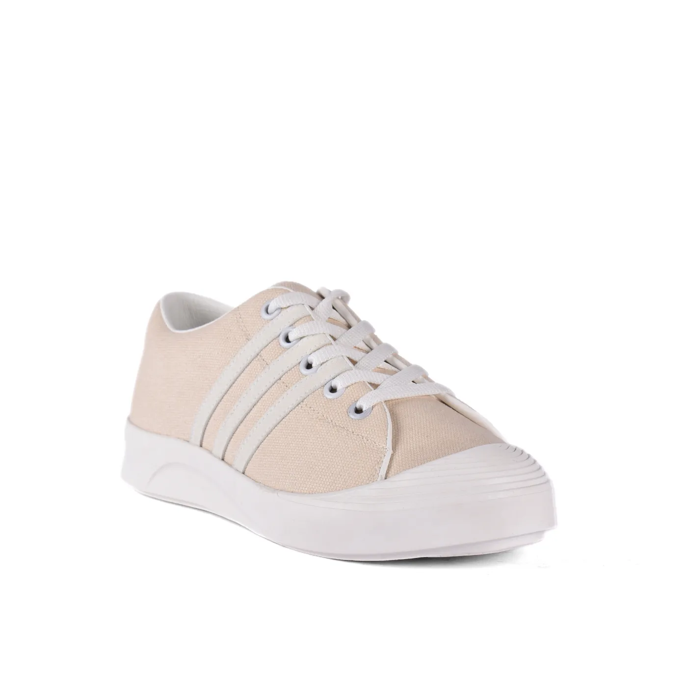 Fashionable Sneaker with Trims
