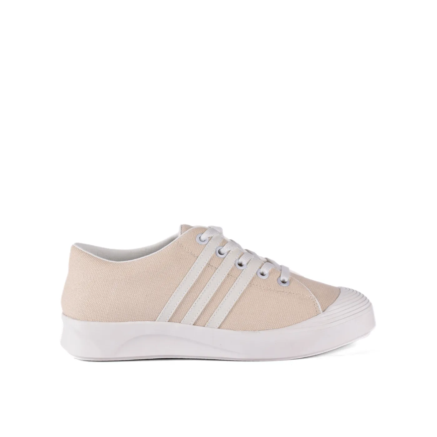 Fashionable Sneaker with Trims