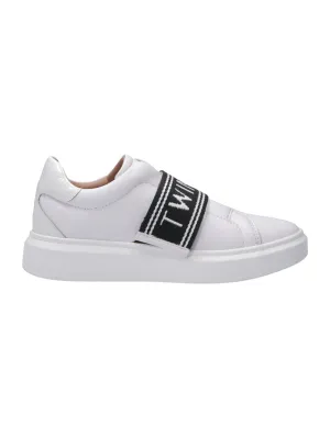 Sneakers con Fascia Logata