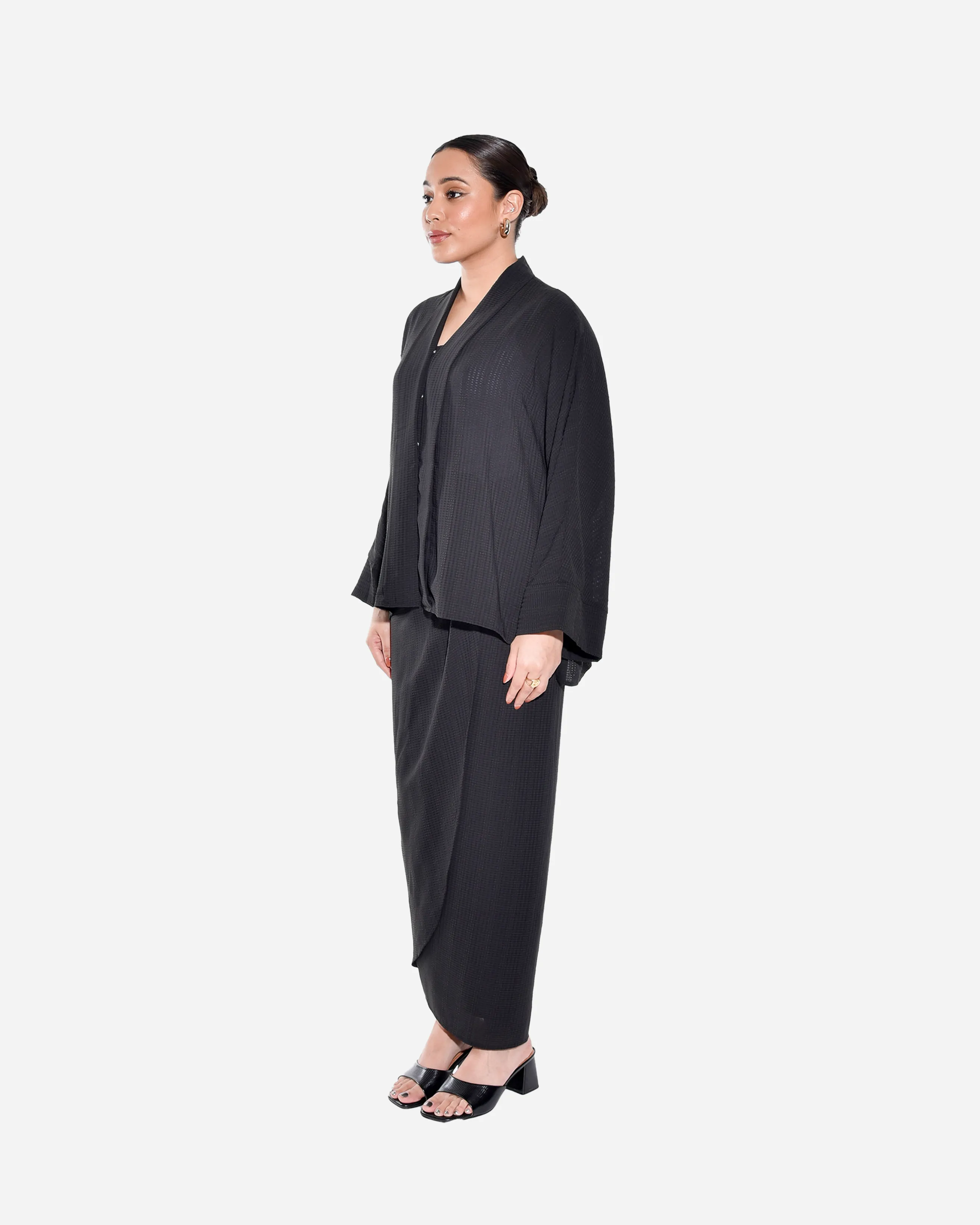 STELLA SET IN BLACK